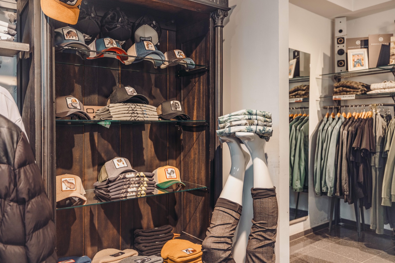 Stoffwechsel – Caps-Wand
