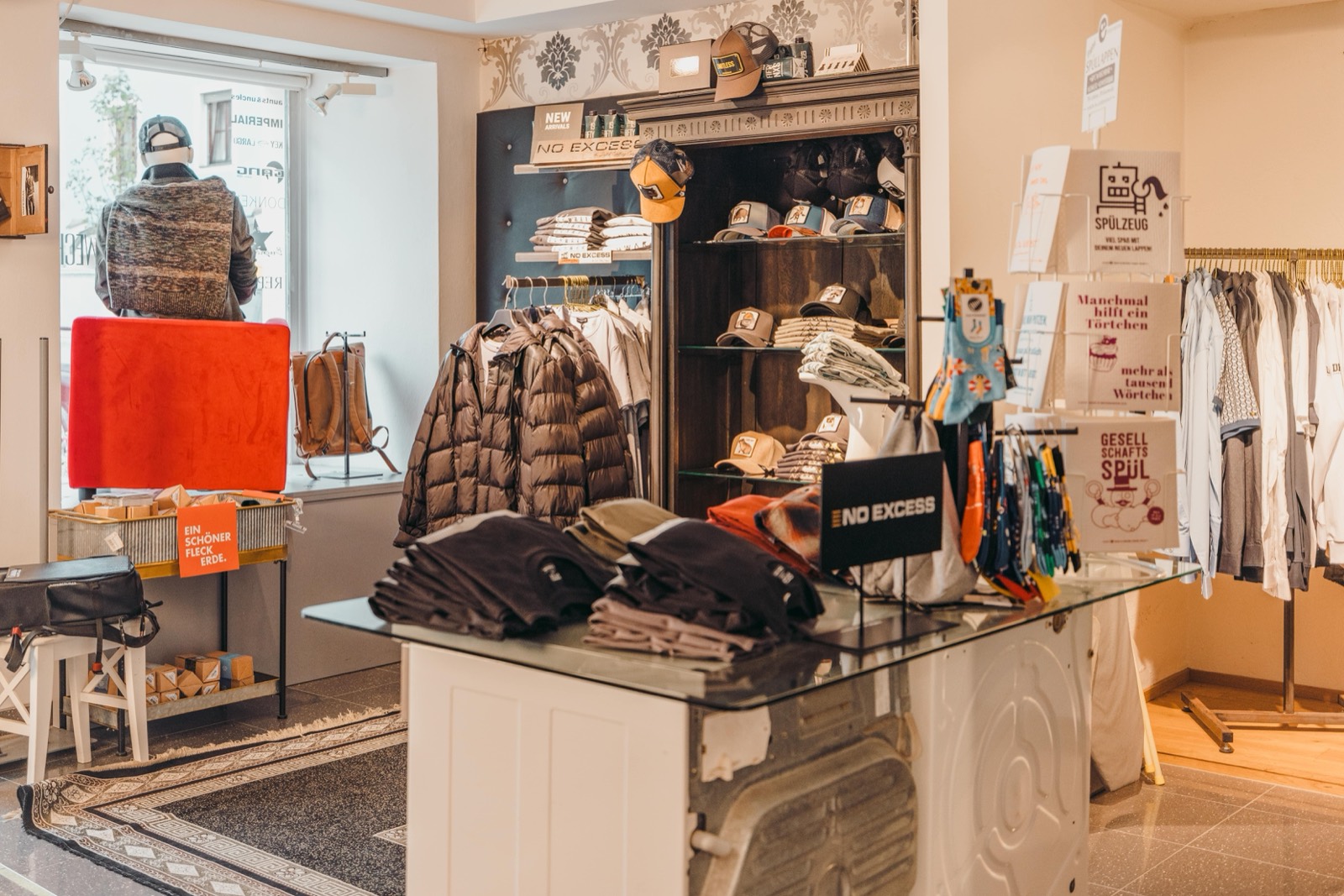 Stoffwechsel – Theke mit Taschen